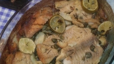 Salmão ao curry e alcaparras