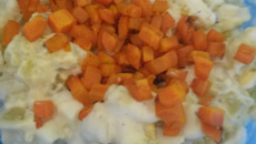 Salada de batata com cenoura refogada ao molho branco