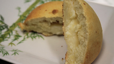 Pão de batata com requeijão