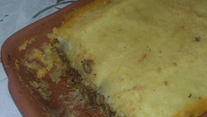 Escondidinho de batata /mandioca e carne moída