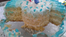 Bolo de abacaxi recheado delicioso