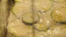 Abobrinha ao molho branco (bechamel) no forno