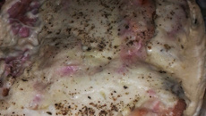 Filé de frango à parmegiana no molho branco