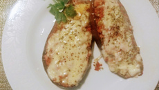 Berinjela recheada super fácil com linguiça moída