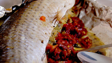 Tainha assada recheada da Shi