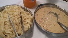 Macarrão ao molho de creme de cebola