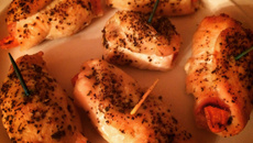 Filé de frango a rolê com cenoura, bacon e pimentão amarelo