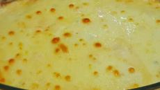 Frango empanado assado com creme de milho