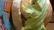 Sanduíche de tilápia fresca