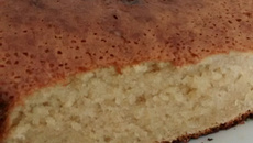 Bolo molhadinho de queijadinha (sem glúten)