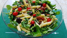 Penne com tomates secos e rúcula da Abima