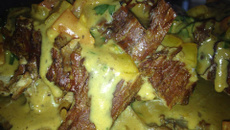 Lagarto com molho cremoso de cebola