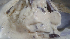 Sorvete de baunilha com chocolate