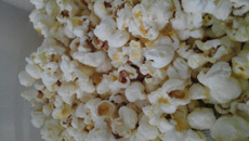 Pipoca doce no microondas