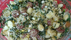 Farofa com couve e linguiça calabresa