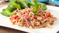 Salada de trigo e frango com especiarias