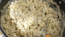 Massa ao molho de atum cremosa 