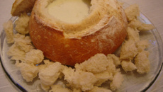 Fondue de gorgonzola do pão italiano