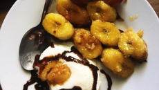 Banana caramelizada para sorvete