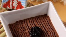 Mousse de ameixa preta com chocolate