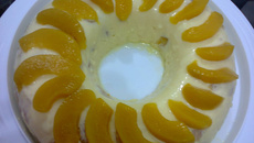 Pudim de pêssego em calda