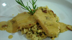 Costeletas de suíno com molho de mostarda