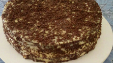 Torta de chocolate com recheio branco