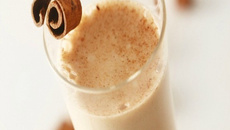 Vitamina de Ades banana com canela e mel