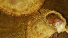 Pastel de calabresa com requeijão