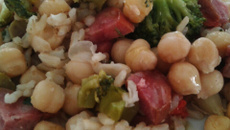 Risoto com calabresa e grão de bico