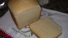 Pão de leite condensado feito na máquina de pão