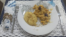Bacalhau desfiado com grão de bico