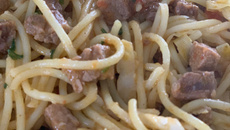 Macarrão com carne picadinha da Camille