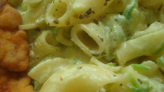 Macarrão cremoso com abobrinha