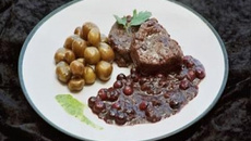 Lombo ao molho de mirtilo (blueberry)