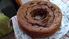 Bolo de casca de banana com cenoura