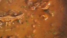 Rabada de boi com feijão manteiga