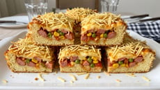 Torta de forno de cachorro-quente: lanche de liquidificador prático para o Dia das Crianças