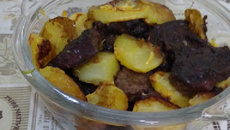 Carne assada com batatas