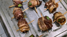 Espetinhos de quiabo