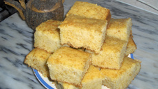 Bolo de fubá com creme de leite