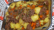 Carne de panela com legumes