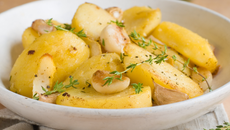 Batata assada com alho e azeite