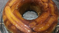 Torta de banana caramelizada