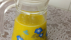 Suco refrescante de manga com kiwi