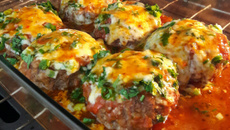 Polpetone com recheio de mussarela