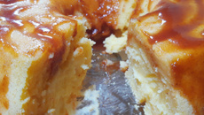 Bolo de fubá cremoso com coco