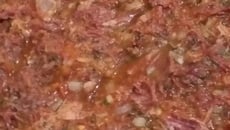 Torta de polenta com carne seca