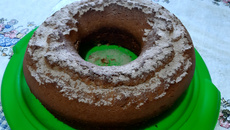 Bolo de fubá com coco e canela