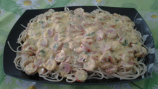 Massa alho e óleo com creme de leite e salsicha defumada